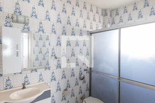 Banheiro Social de apartamento para alugar com 2 quartos, 70m² em Vila Gomes Cardim, São Paulo