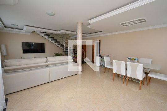 Casa à venda com 3 quartos, 254m² em Vila Rosalia, Guarulhos