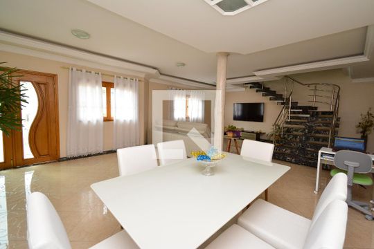 Sala de casa à venda com 3 quartos, 254m² em Vila Rosalia, Guarulhos