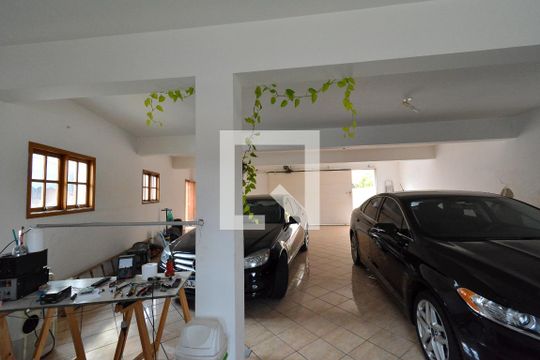 Garagem de casa à venda com 3 quartos, 254m² em Vila Rosalia, Guarulhos