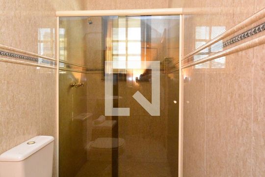 Banheiro da Suíte 1 de casa à venda com 3 quartos, 254m² em Vila Rosalia, Guarulhos