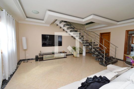 Sala de casa à venda com 3 quartos, 254m² em Vila Rosalia, Guarulhos