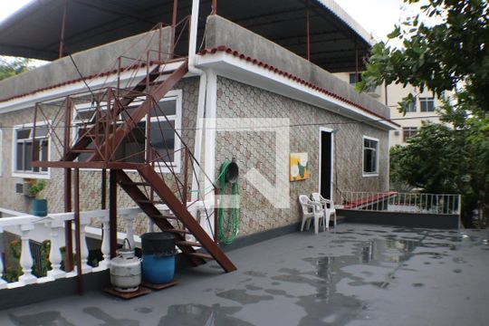 Quintal de casa à venda com 5 quartos, 450m² em Taquara, Rio de Janeiro
