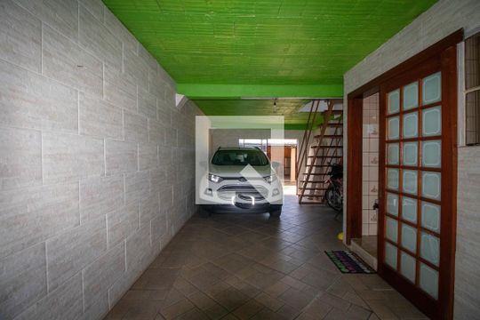 Garagem  de casa à venda com 3 quartos, 160m² em Rubem Berta, Porto Alegre