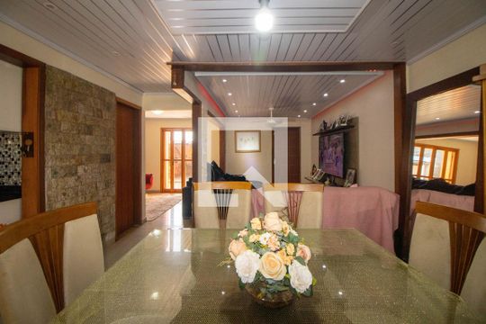 Sala  de casa à venda com 3 quartos, 160m² em Rubem Berta, Porto Alegre