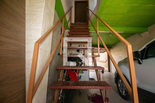 Escada de casa à venda com 3 quartos, 160m² em Rubem Berta, Porto Alegre
