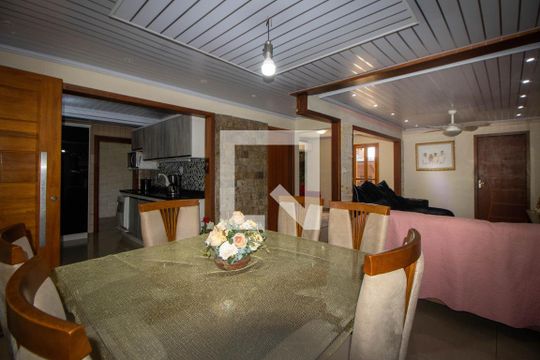 Sala  de casa à venda com 3 quartos, 160m² em Rubem Berta, Porto Alegre
