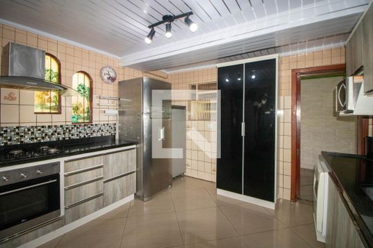 Cozinha  de casa à venda com 3 quartos, 160m² em Rubem Berta, Porto Alegre