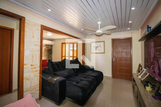 Sala  de casa à venda com 3 quartos, 160m² em Rubem Berta, Porto Alegre