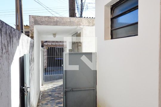 Corredor de Entrada de casa de condomínio para alugar com 1 quarto, 34m² em Jardim Cocaia, Guarulhos