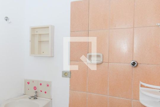 Banheiro de casa de condomínio para alugar com 1 quarto, 34m² em Jardim Cocaia, Guarulhos