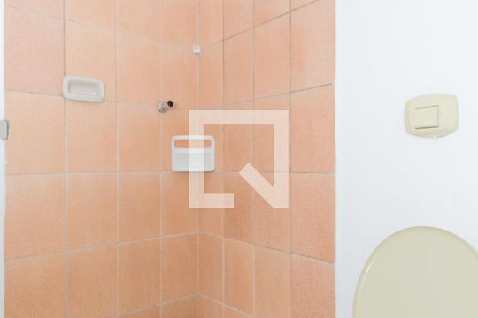 Banheiro de casa de condomínio para alugar com 1 quarto, 34m² em Jardim Cocaia, Guarulhos