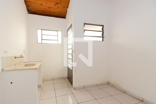 Cozinha de casa de condomínio para alugar com 1 quarto, 34m² em Jardim Cocaia, Guarulhos