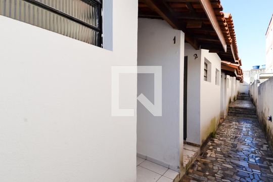 Corredor de Entrada de casa de condomínio para alugar com 1 quarto, 34m² em Jardim Cocaia, Guarulhos