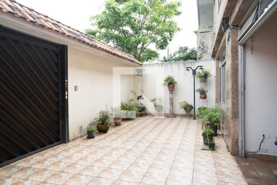 Garagem de casa à venda com 3 quartos, 200m² em Campestre, Santo André