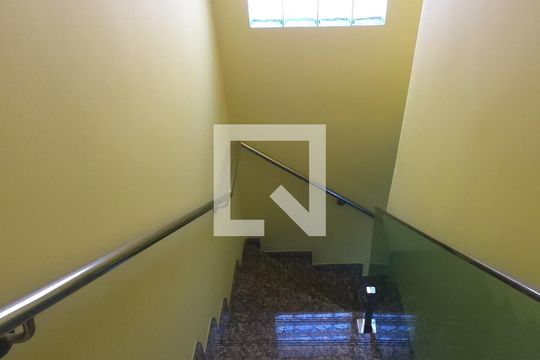 Corredor de casa à venda com 2 quartos, 156m² em Jardim Santa Clara, Guarulhos