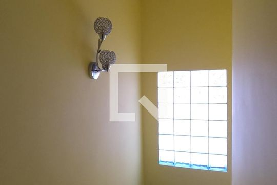 Corredor de casa à venda com 2 quartos, 156m² em Jardim Santa Clara, Guarulhos