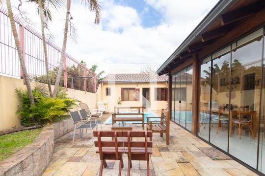 Quintal de casa à venda com 4 quartos, 279m² em Santa Tereza, Porto Alegre