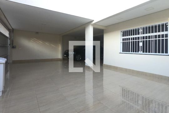 Garagem de casa à venda com 3 quartos, 300m² em Jardim Bom Clima, Guarulhos