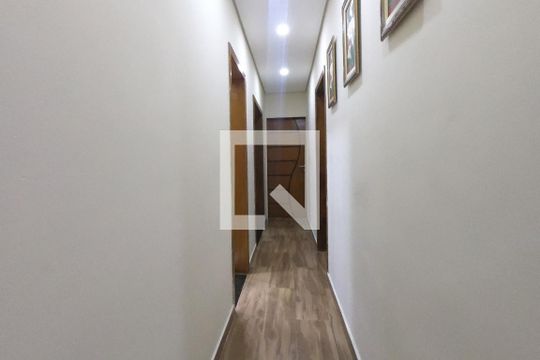 Corredor de casa à venda com 3 quartos, 300m² em Jardim Bom Clima, Guarulhos