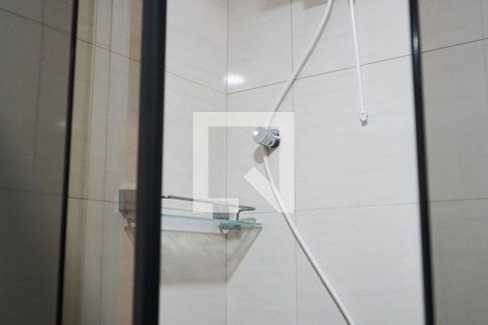 Banheiro Social de apartamento para alugar com 2 quartos, 65m² em Vila Ipojuca, São Paulo