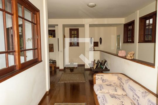 Sala de casa de condomínio à venda com 5 quartos, 500m² em Itanhangá, Rio de Janeiro