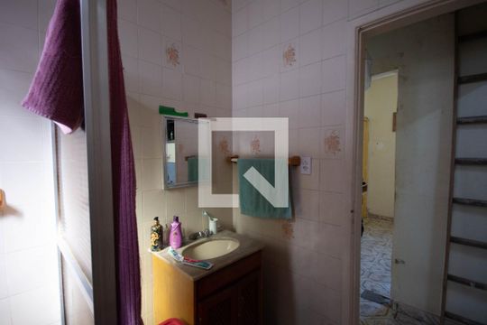 Banheiro de casa à venda com 1 quarto, 100m² em Benfica, Rio de Janeiro