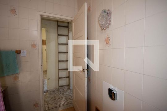 Banheiro de casa à venda com 1 quarto, 100m² em Benfica, Rio de Janeiro