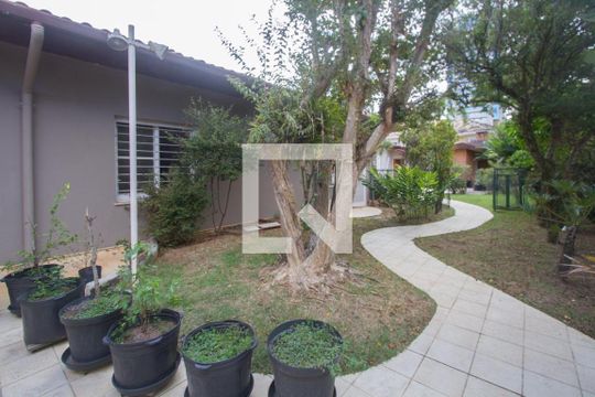 Quintal de casa à venda com 7 quartos, 1000m² em Campo Belo, São Paulo