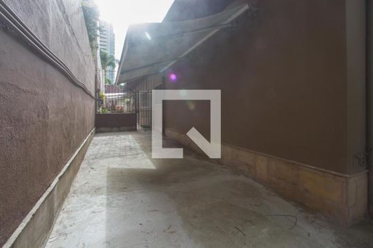 Garagem de casa à venda com 7 quartos, 1000m² em Campo Belo, São Paulo