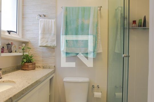 Banheiro do Quarto 1 de apartamento à venda com 2 quartos, 60m² em Cristo Redentor, Porto Alegre