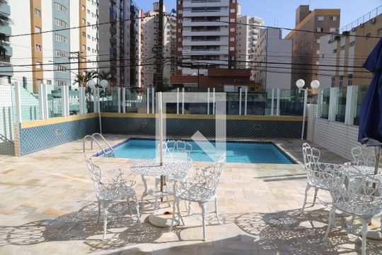Área comum - Piscina de apartamento para alugar com 1 quarto, 65m² em Guilhermina, Praia Grande