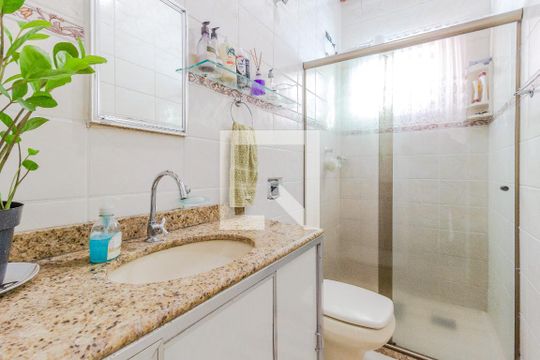 Casa à venda com 4 quartos, 274m² em Conjunto Lagoa, Belo Horizonte