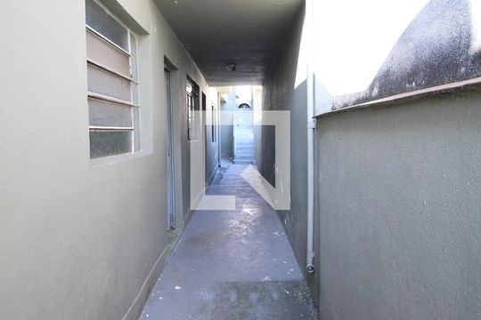 Corredor de casa para alugar com 2 quartos, 80m² em Jardim Líbano, São Paulo