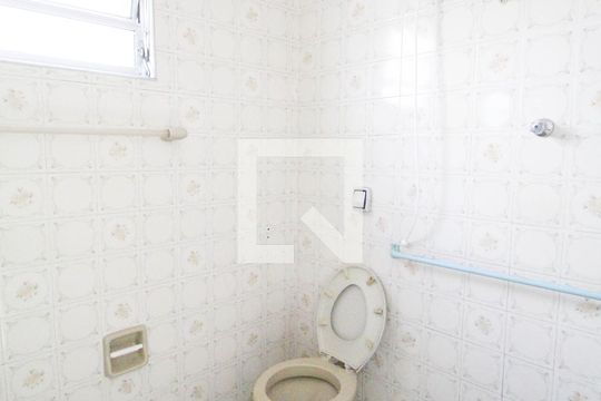 Banheiro de casa para alugar com 2 quartos, 80m² em Jardim Líbano, São Paulo