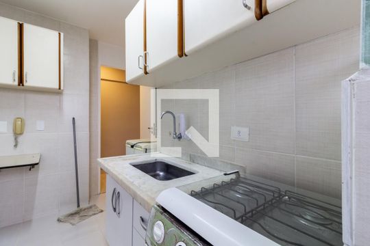 Cozinha de apartamento para alugar com 1 quarto, 40m² em Indianópolis, São Paulo