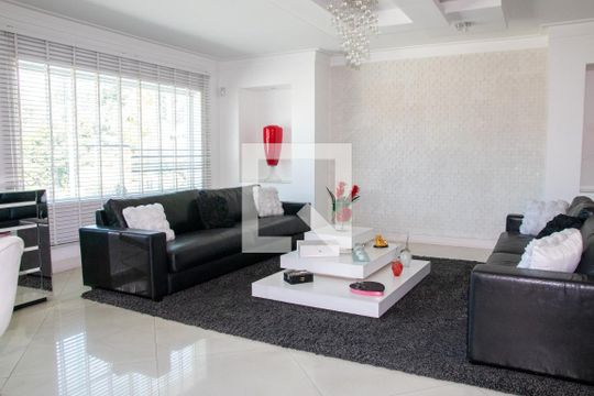 Casa à venda com 4 quartos, 360m² em Jardim Leonor Mendes de Barros, São Paulo