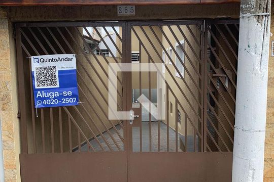 Fachada de casa para alugar com 1 quarto, 50m² em Vila Nivi, São Paulo