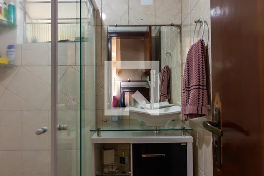 Banheiro de apartamento à venda com 2 quartos, 55m² em Padroeira, Osasco