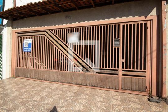 Fachada de casa à venda com 3 quartos, 200m² em Km 18, Osasco