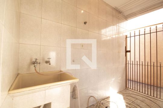 Área de Serviço de casa à venda com 3 quartos, 200m² em Km 18, Osasco