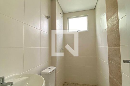 Banheiro de apartamento para alugar com 2 quartos, 65m² em Rondônia, Novo Hamburgo
