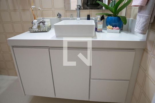 Banheiro de apartamento à venda com 2 quartos, 64m² em Bela Aliança, São Paulo
