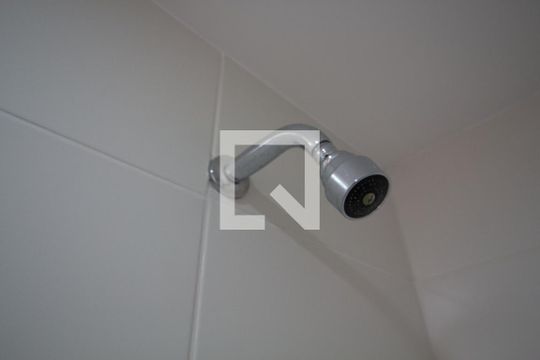 Banheiro de apartamento para alugar com 2 quartos, 56m² em Chácara Seis de Outubro, São Paulo