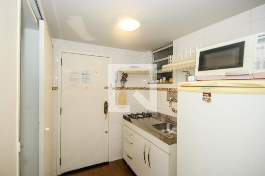 Cozinha de apartamento à venda com 1 quarto, 30m² em Copacabana, Rio de Janeiro