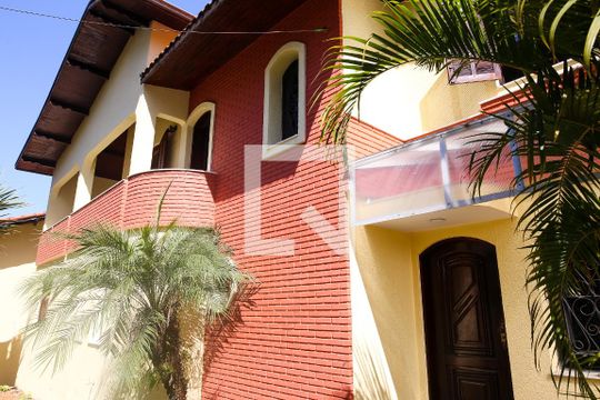 Fachada de casa para alugar com 4 quartos, 300m² em Santa Maria, Santo André