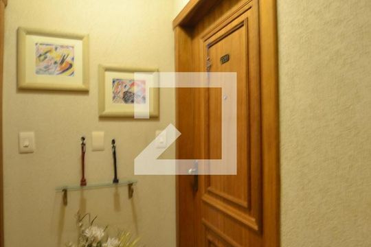 Entrada de apartamento à venda com 3 quartos, 238m² em Menino Deus, Porto Alegre