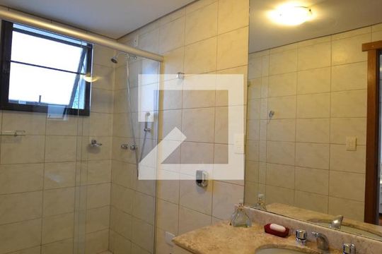 Banheiro da Suíte de apartamento à venda com 3 quartos, 238m² em Menino Deus, Porto Alegre