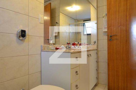 Banheiro da Suíte de apartamento à venda com 3 quartos, 238m² em Menino Deus, Porto Alegre