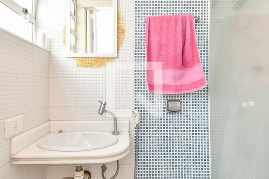 Banheiro de apartamento à venda com 1 quarto, 32m² em Jardim Paulista, São Paulo